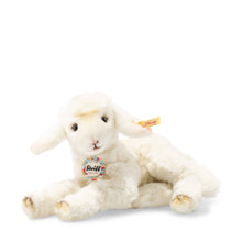 Back In Time Lammlie Lamb 24cm - Beanie Games