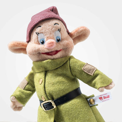 Disney Snow White and the Seven Dwarfs Dopey - Beanie Games