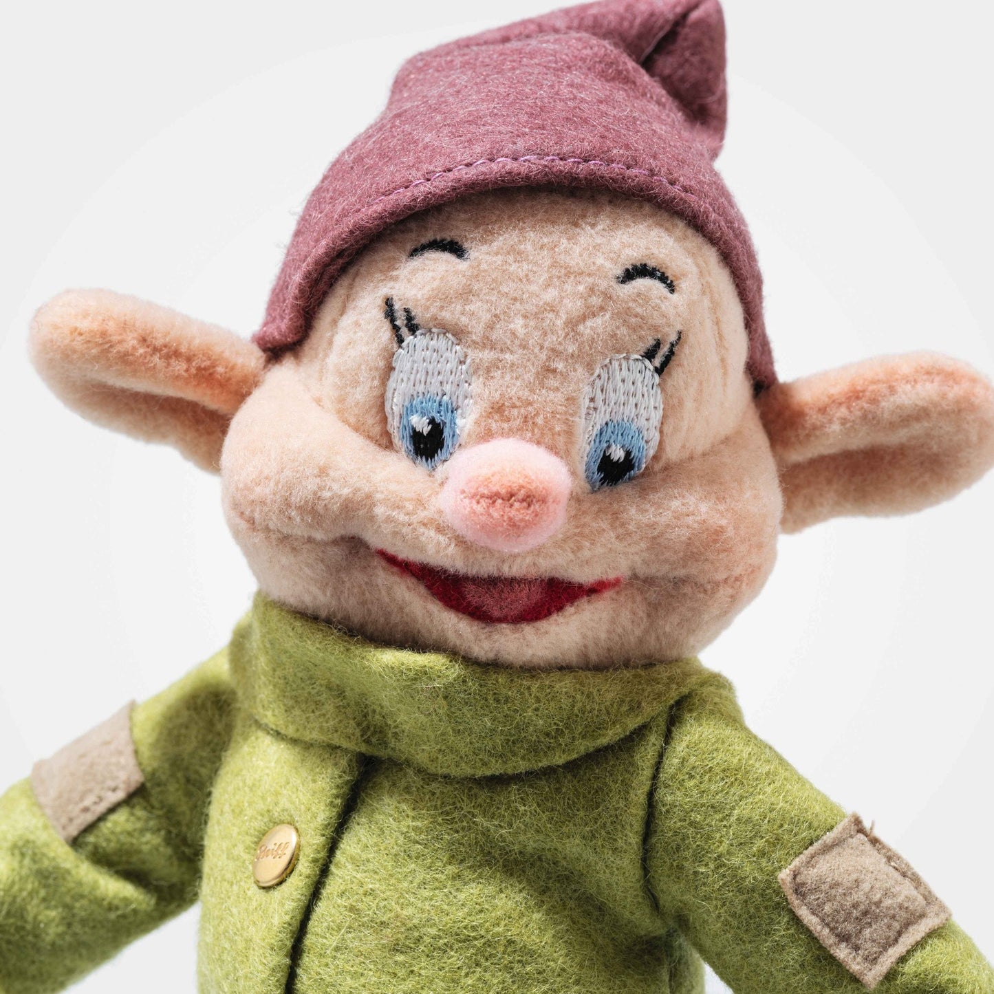 Disney Snow White and the Seven Dwarfs Dopey - Beanie Games