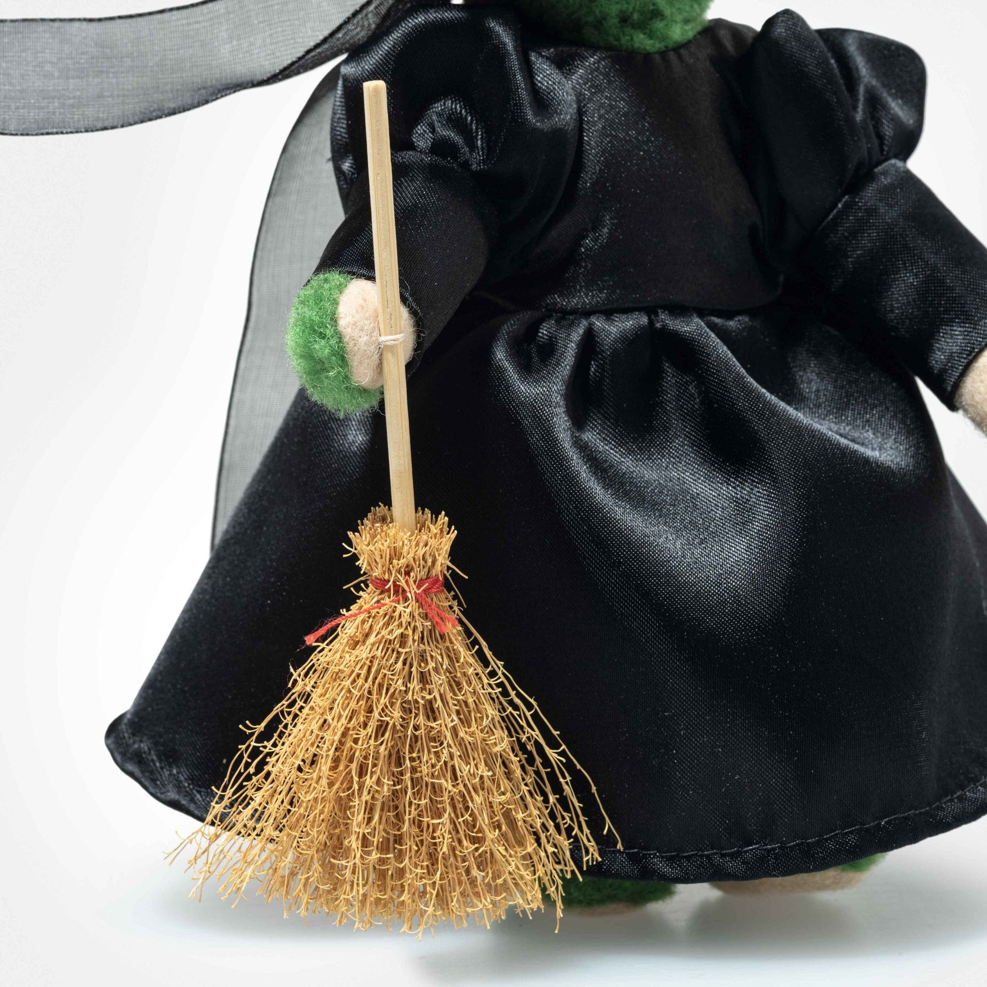 Elphaba - Wicked Witch of the West™ - Beanie Games