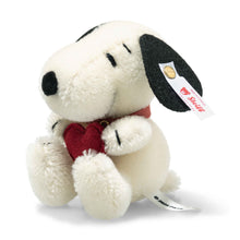 Miniature Snoopy With Heart - Beanie Games