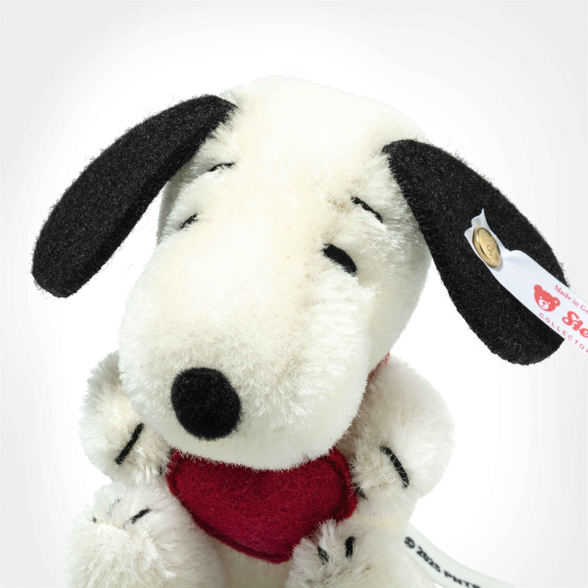 Miniature Snoopy With Heart - Beanie Games