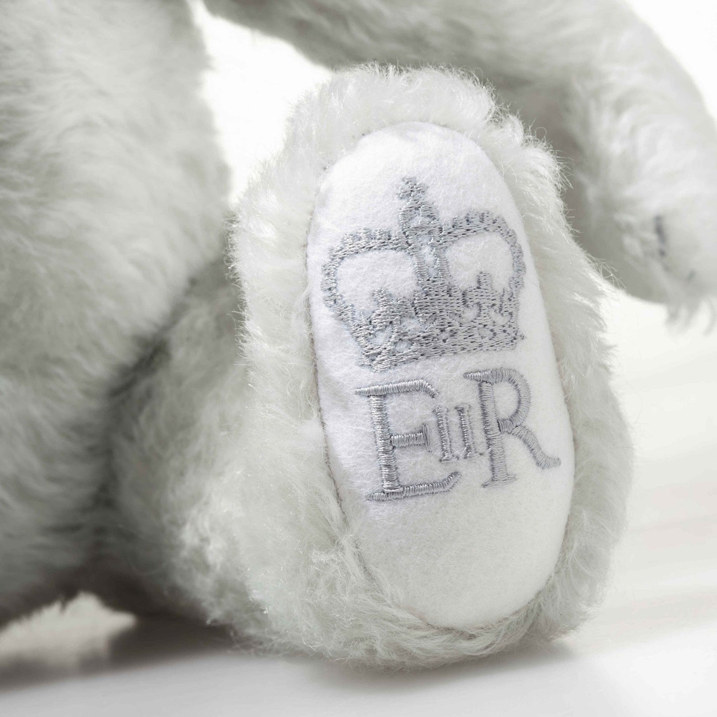 Queen Elizabeth II Dedication To Service - Beanie Games